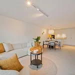 Troontesse - Stylish With Garage By The Sea Apartment