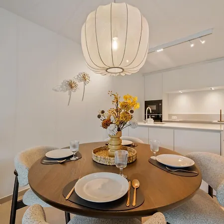 Troontesse - Stylish With Garage By The Sea *